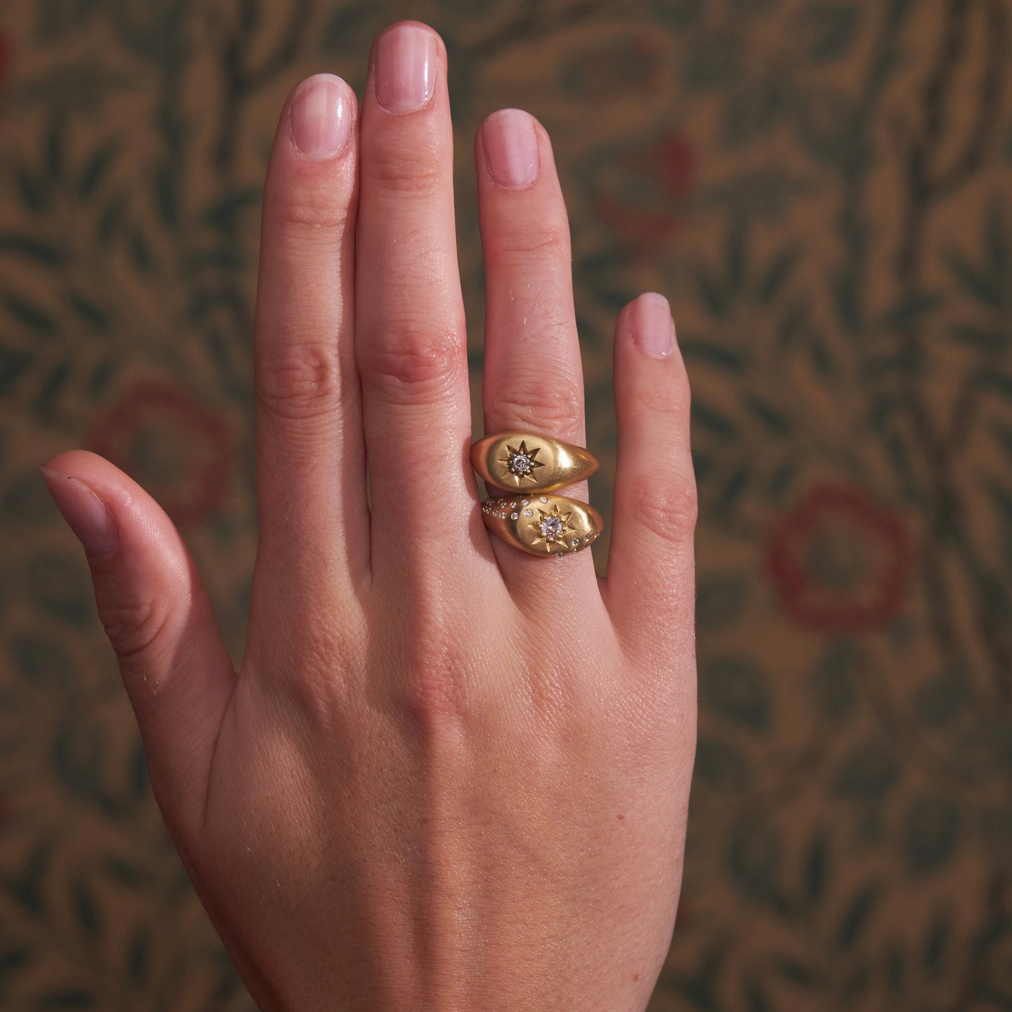 VICTORIAN STAR SIGNET RING WITH DIAMONDS - OPHELIA EVE